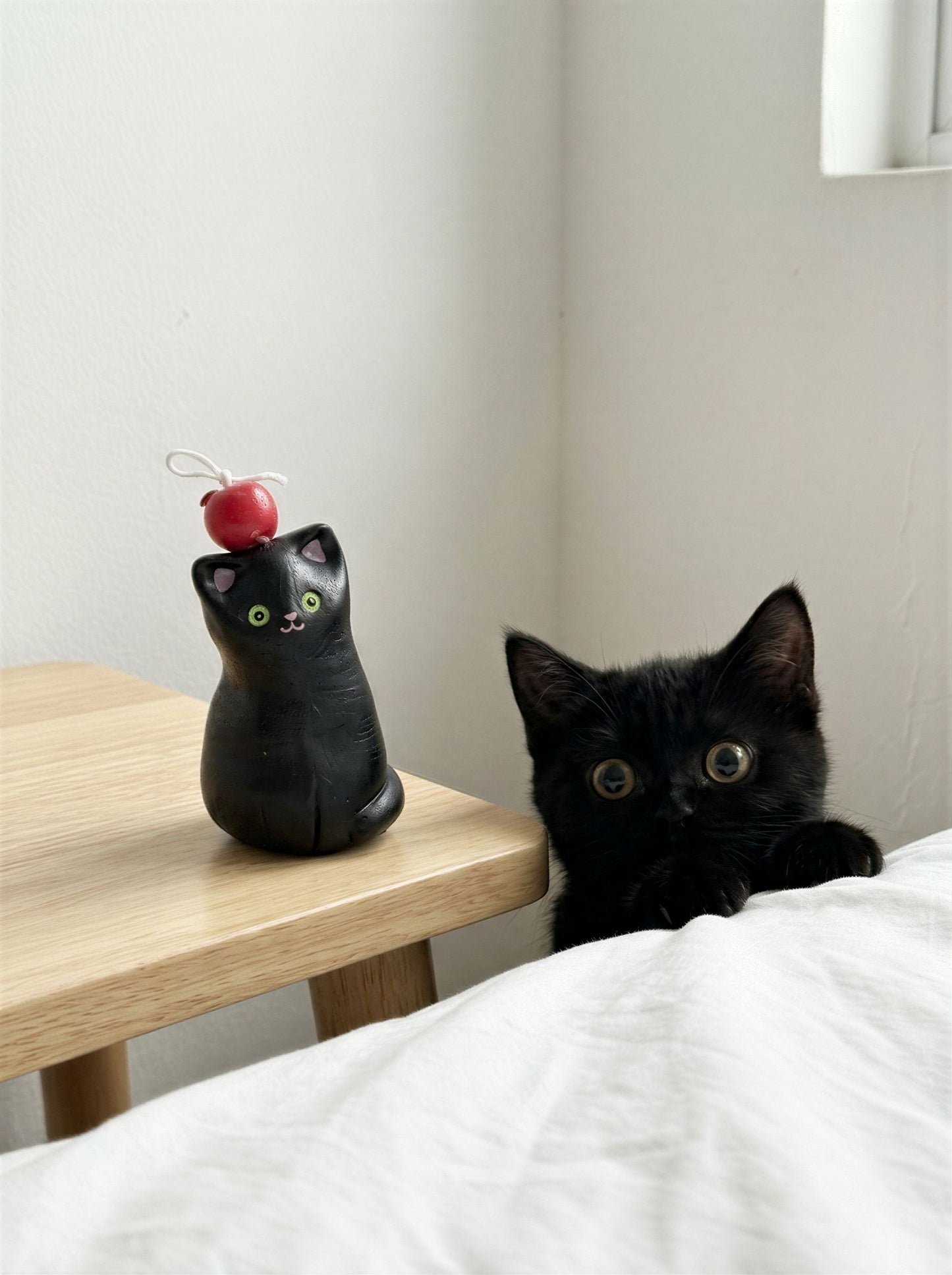 Black Cat Candle 95g/3.35oz · Precious Oud — Handmade Calming Candle